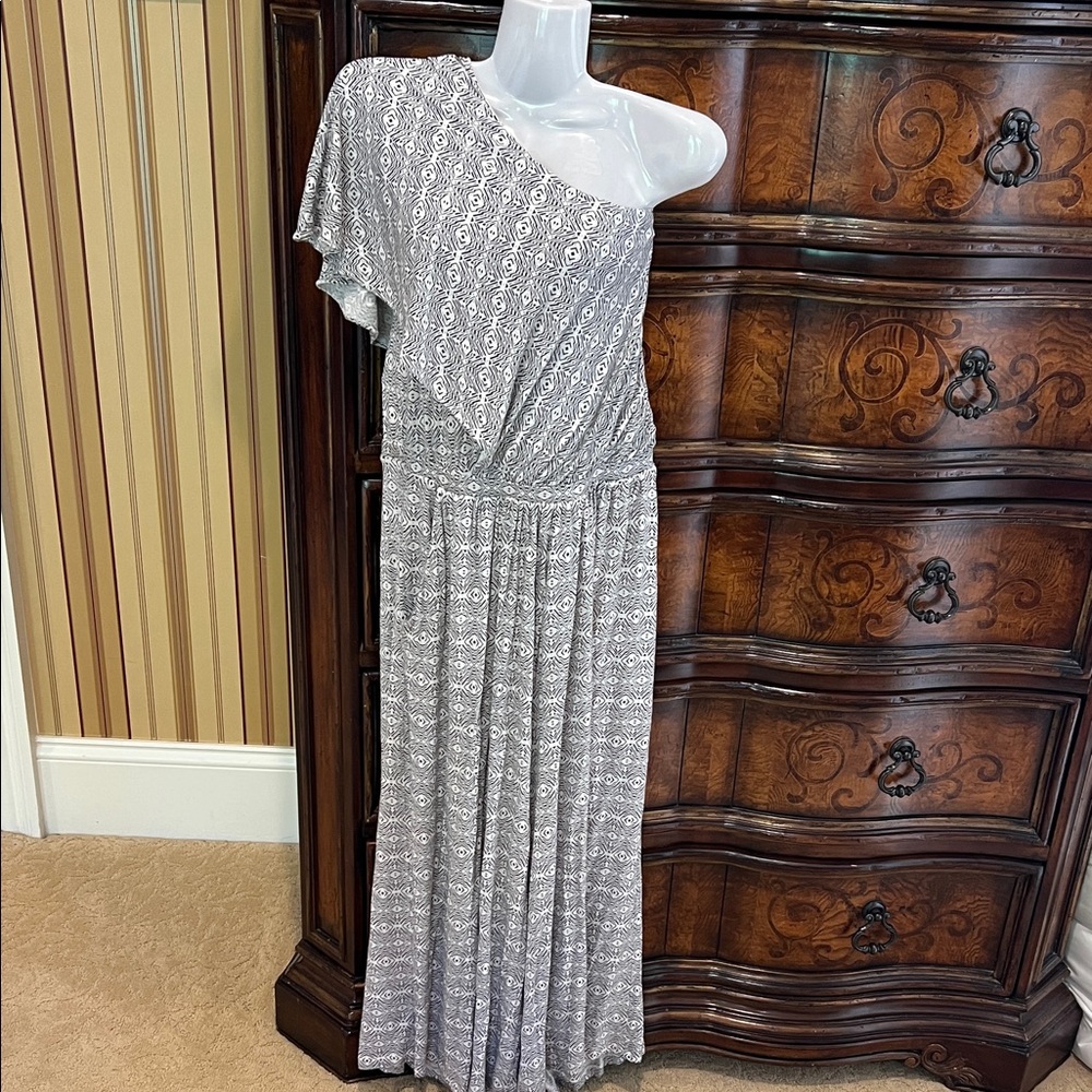 Elegant Gray One-Shoulder Romper with pockets